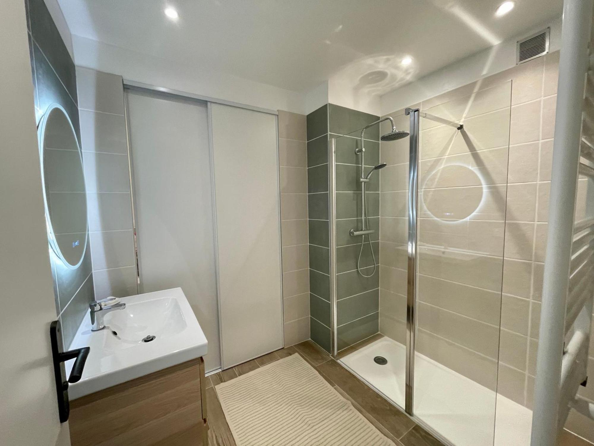 Bright Appartment With View Cagnes-sur-Mer Exteriör bild